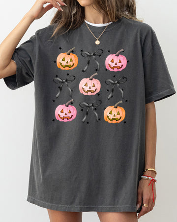 Halloween Cute Pumpkins Bows, Jack-o-lantern, Girly, Ribbons, Coquette, Spooky, Autumn, Fall, Thanksgiving Shirt Comfort Colors T-Shirt