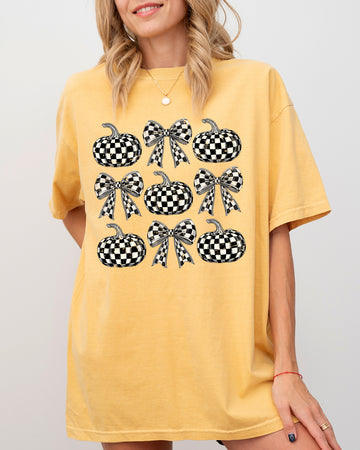 Checkered Retro Pumpkins, Coquette Ribbons, Bows, Halloween, Autumn, Fall Shirt Comfort Colors T-Shirt
