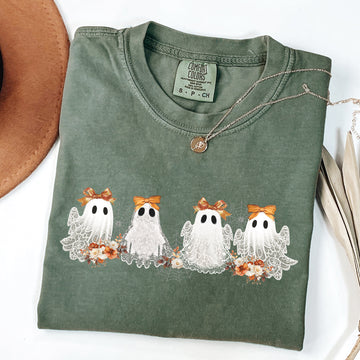 Cute Ghosts, Lace, Halloween, Girly, Coquette, Bow, Ribbon, Spooky Tshirt Comfort Colors T-Shirt