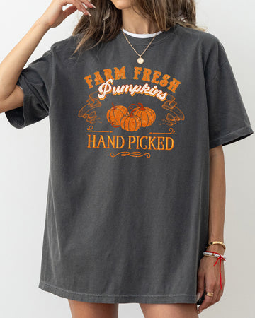 Farm Fresh Pumpkins, Hand Picked, Retro, Farm, Country, Halloween, Thanksgiving, Autumn, Fall Shirt Comfort Colors T-Shirt
