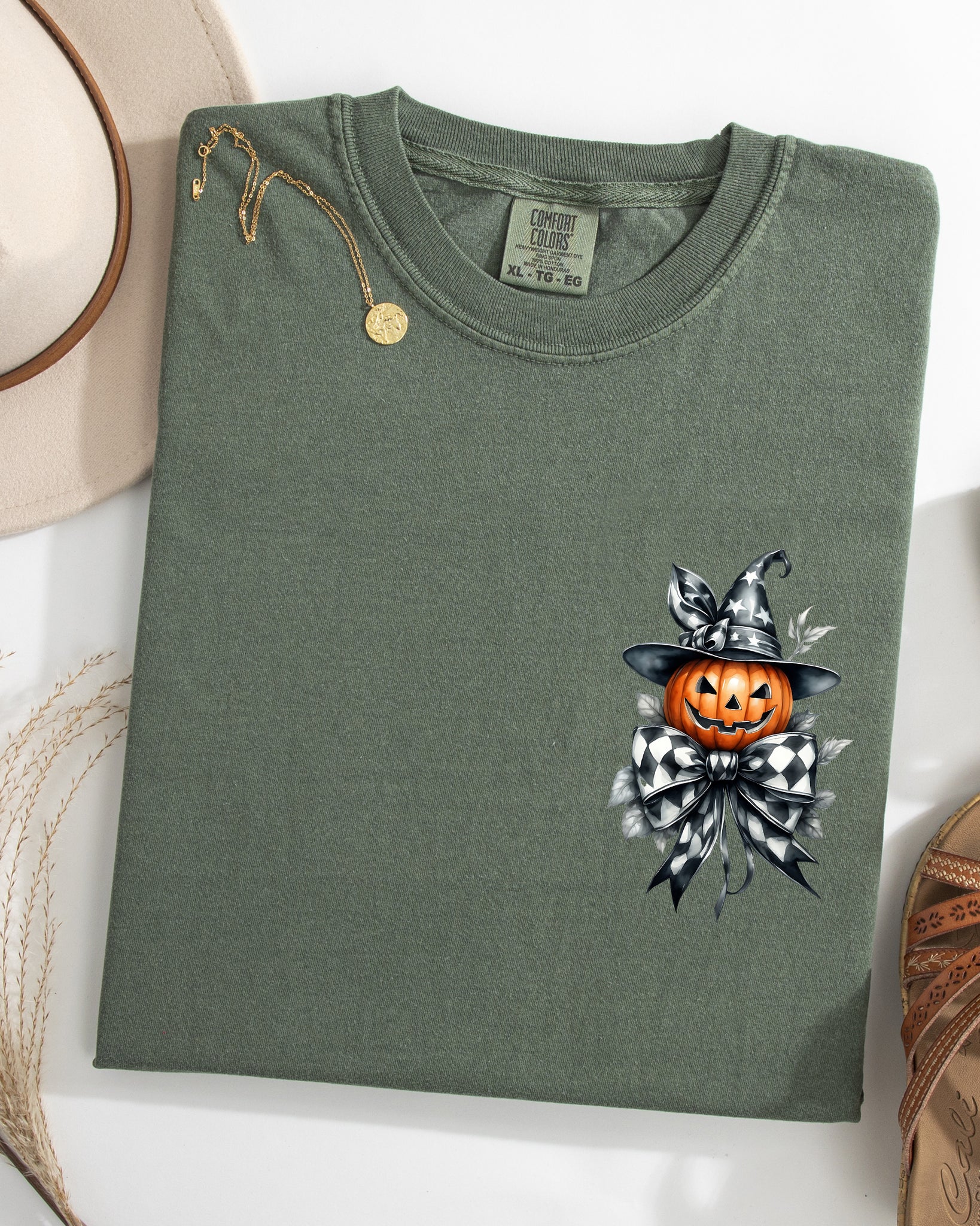 Halloween Jack-o-lantern, Pumpkin, Ribbon, Pocket Print, Coquette, Fall, Autumn Shirt Comfort Colors T-Shirt