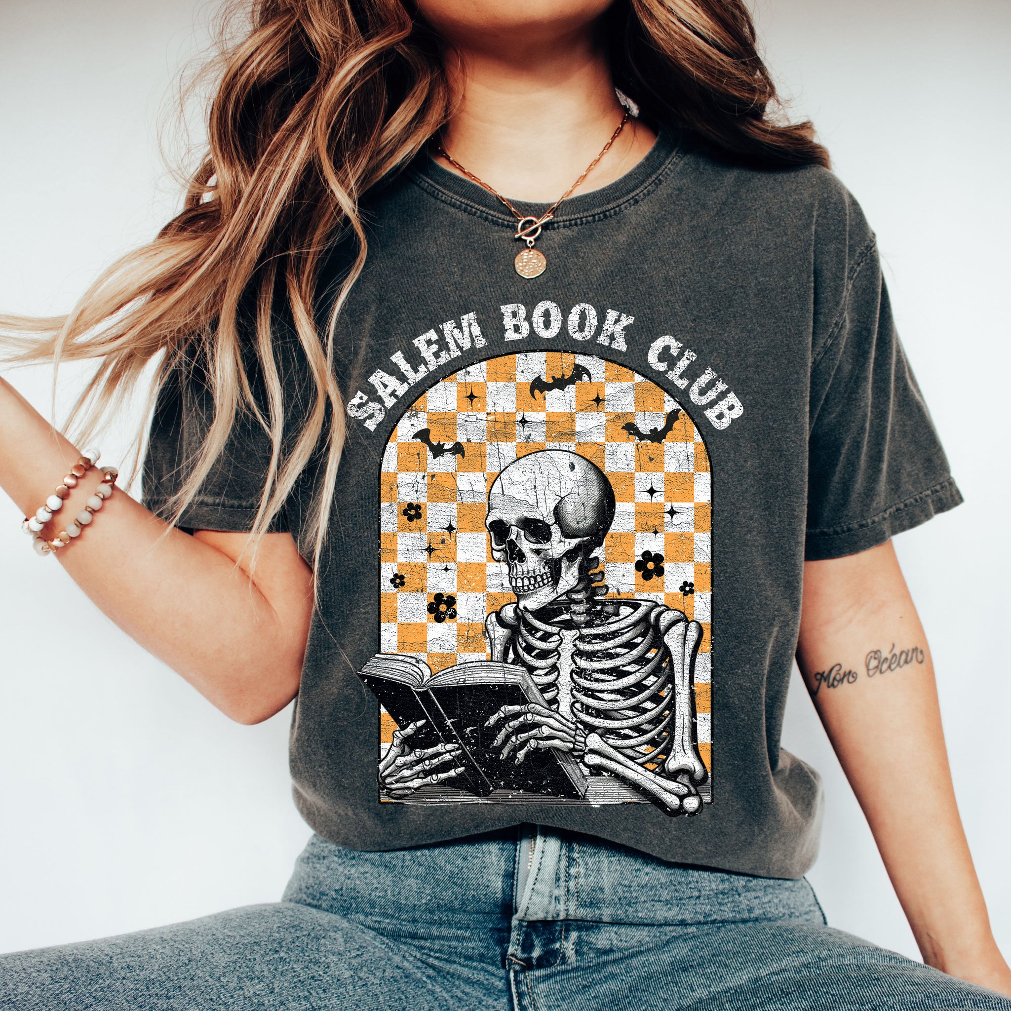 Salem Book Club Skeleton, Checkered, Retro, Aesthetic, Vintage, Comfort Colors Tshirt