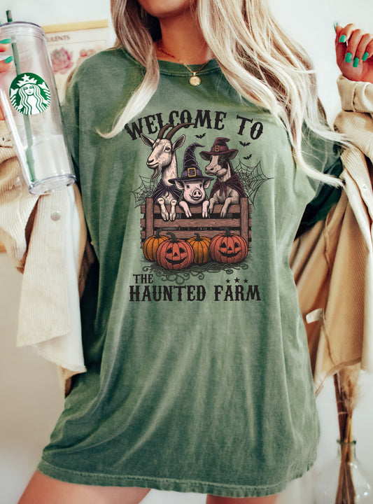 Haunted Farm, Animal Lover, Vintage, Farm, Ghost, Western, Witch, Aesthetic, Meme, Halloween, Costume, Tshirt