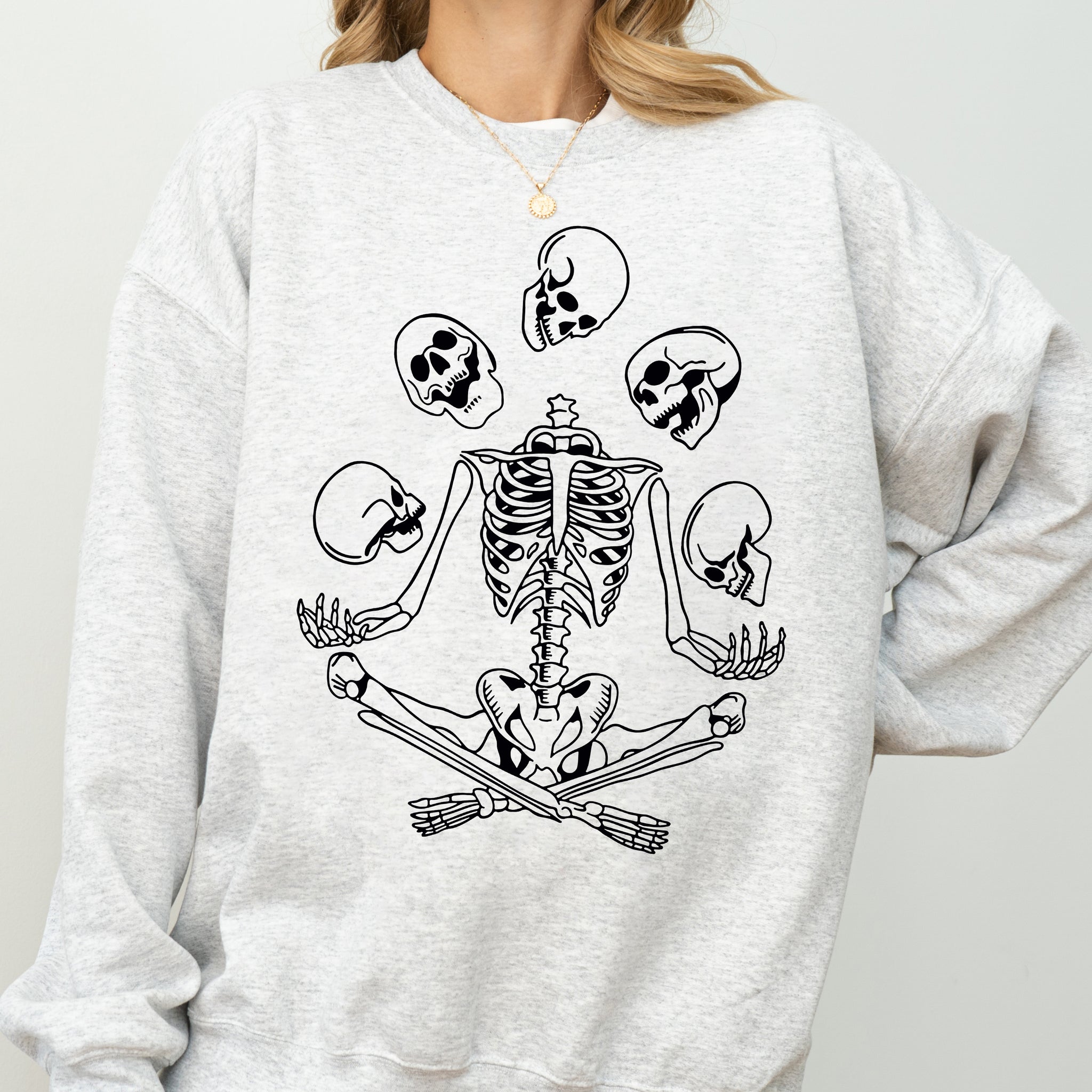 Juggling Skeleton, Ghost, Farm, Witch, Skull, Funny, Spooky, Aesthetic, Meme, Halloween, Costume Sweatshirt