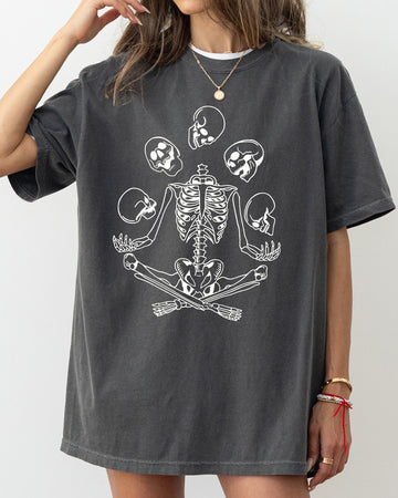 Juggling Skeleton, Ghost, Farm, Witch, Skull, Funny, Spooky, Aesthetic, Meme, Halloween, Costume, Tshirt Comfort Colors T-Shirt