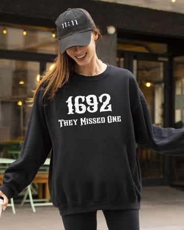 They Missed One, 1692, Skeleton, Ghost, Witch, Skull, Spooky, Aesthetic, Meme, Halloween, Costume Sweatshirt