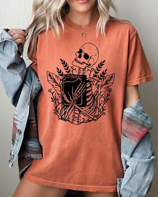 Reading Skeleton, Witch, Ghost, Skull, Spooky, Aesthetic, Meme, Halloween, Costume, Tshirt