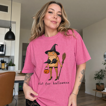 Model wearing the Slut For Halloween comfort colors tee in Crunchberry