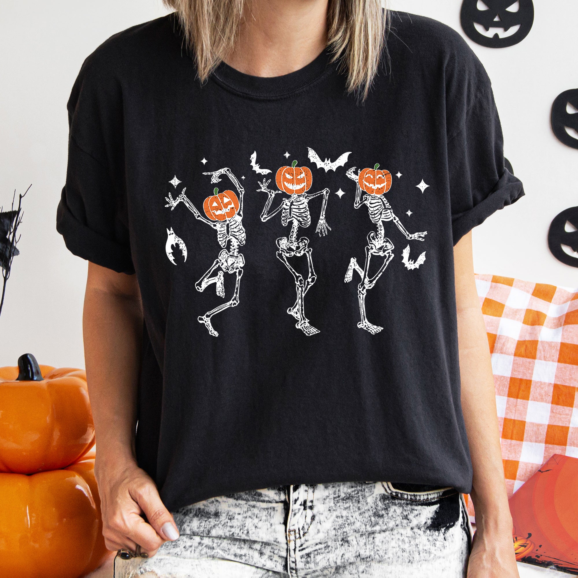 Dancing Pumpkin Skeletons Retro Halloween T-shirt