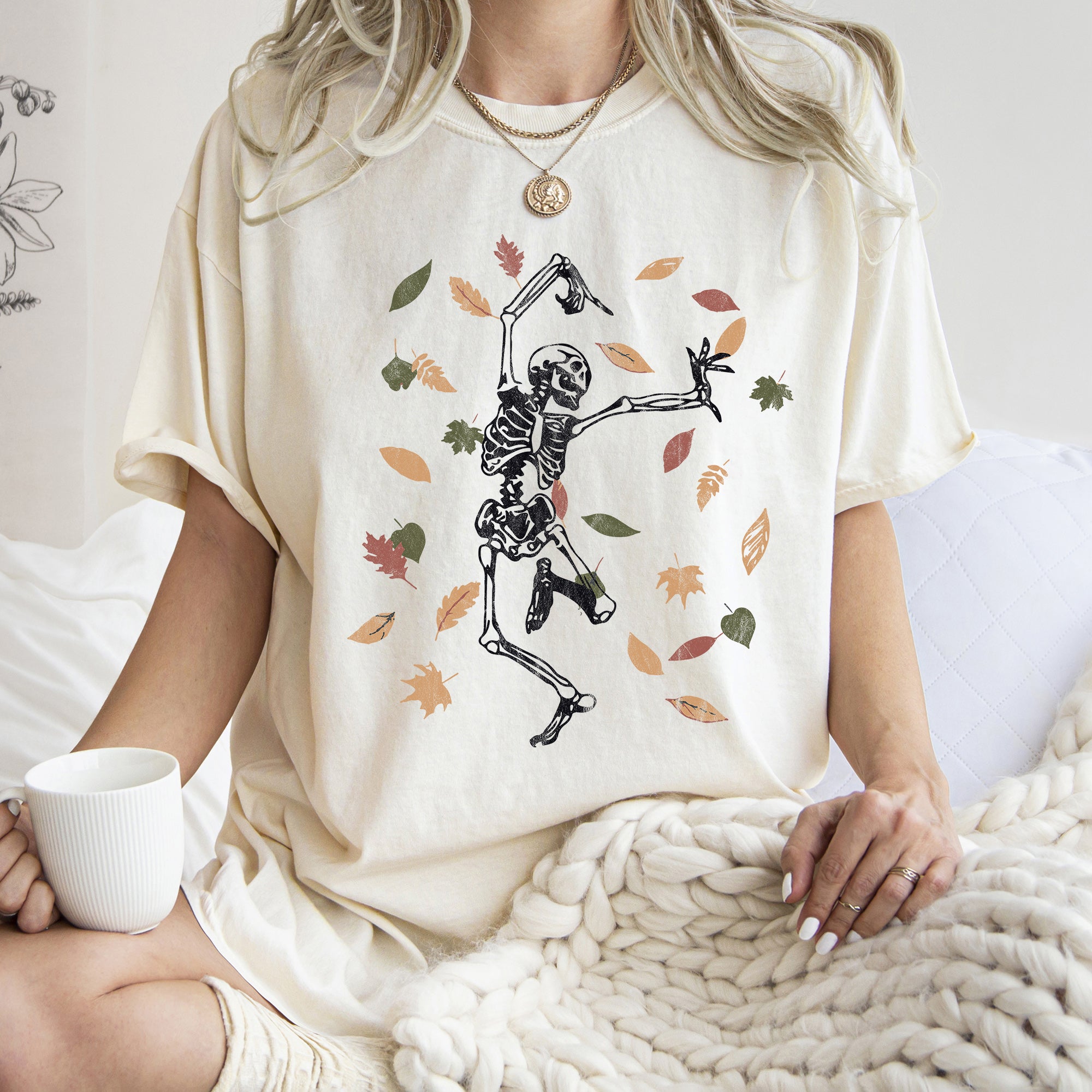 Dancing Skeleton And Leaves Retro Halloween T-shirt
