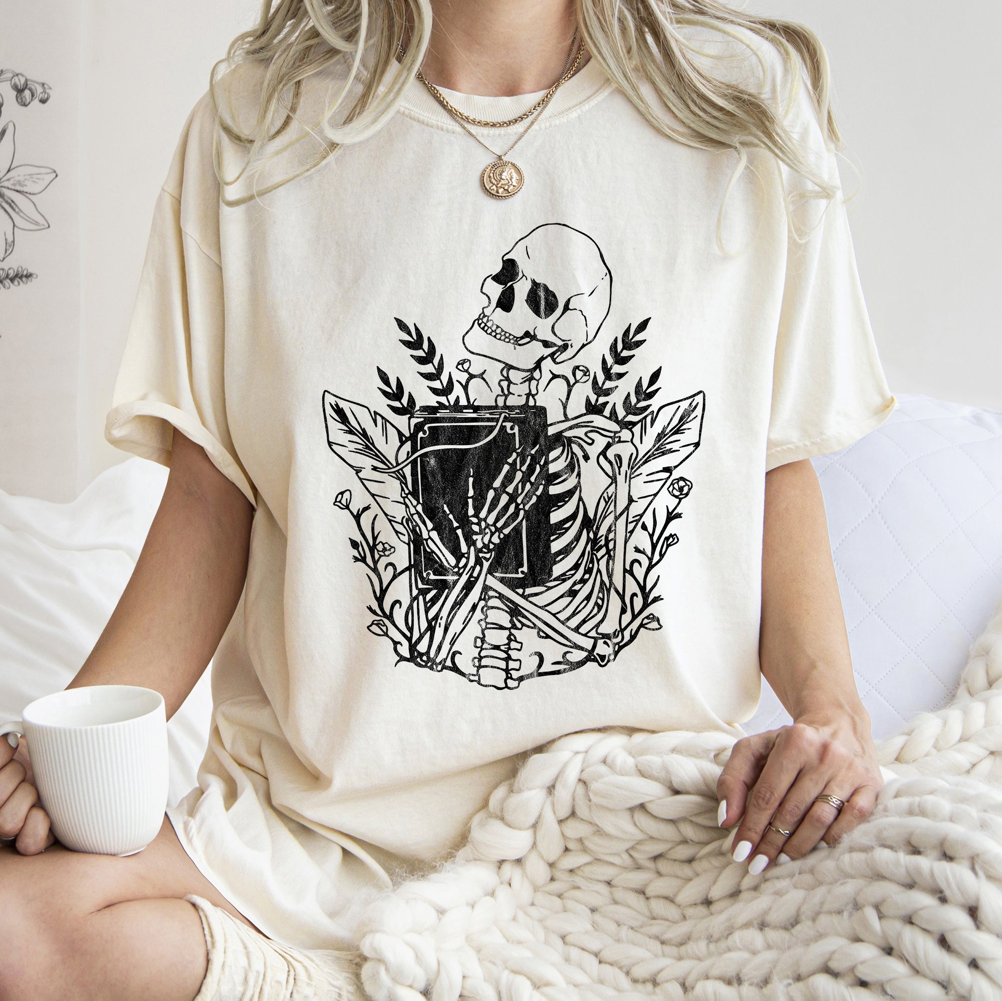 Skeleton And The Book Retro Halloween T-shirt