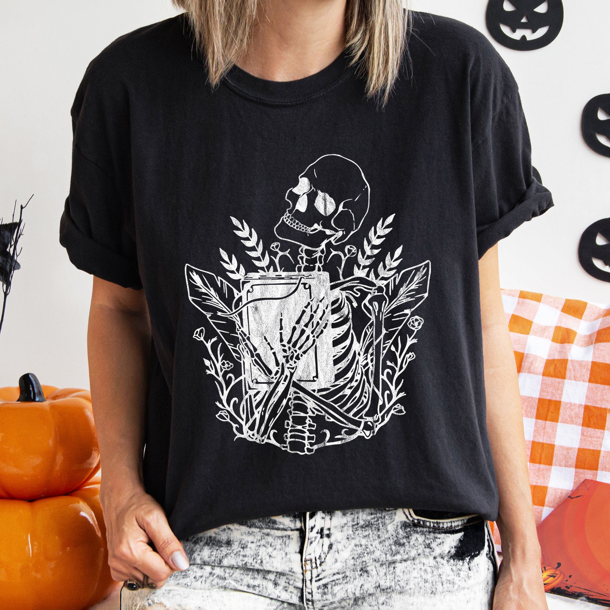 Skeleton And The Book Retro Halloween T-shirt