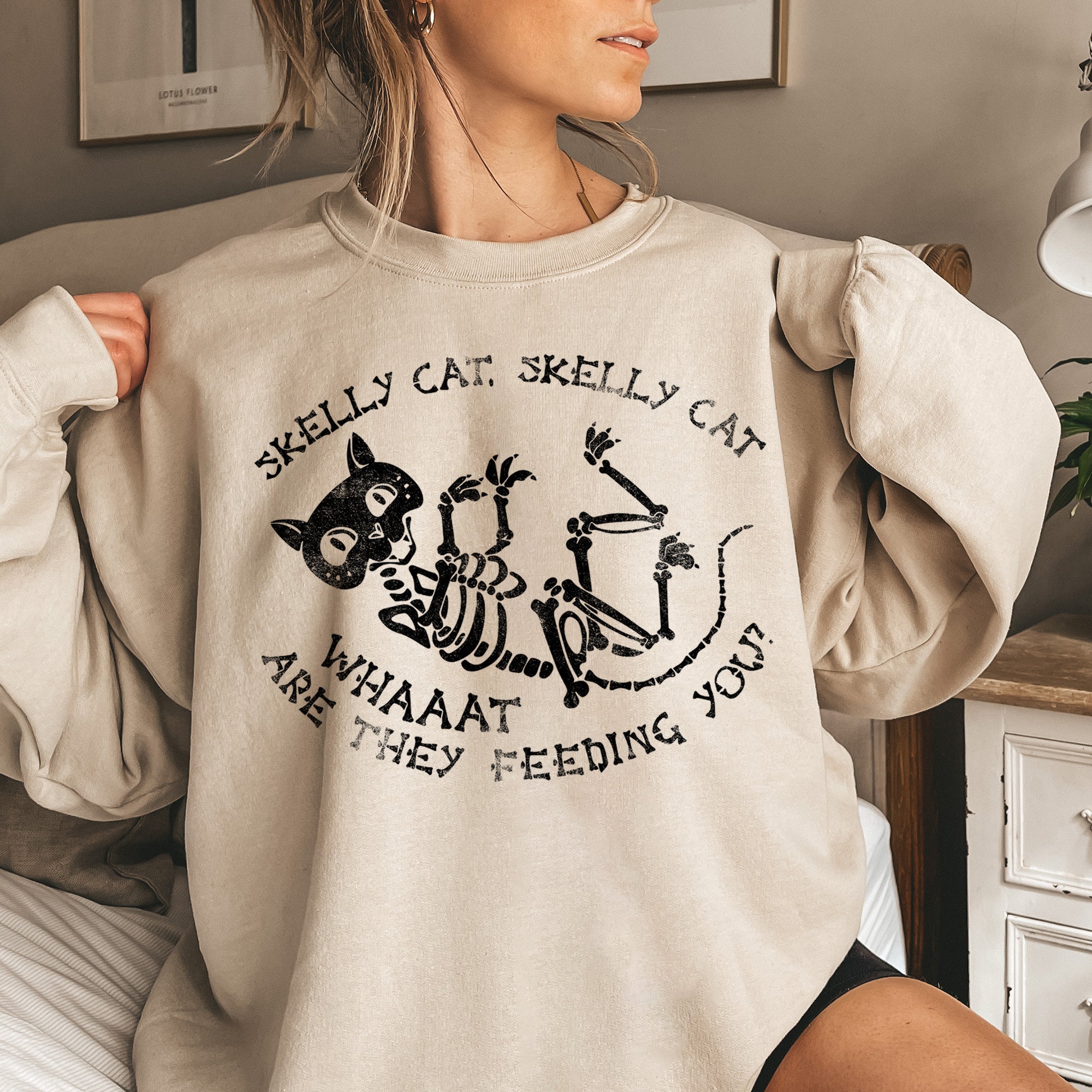 Skelly Cat Vintage Halloween Sweatshirt