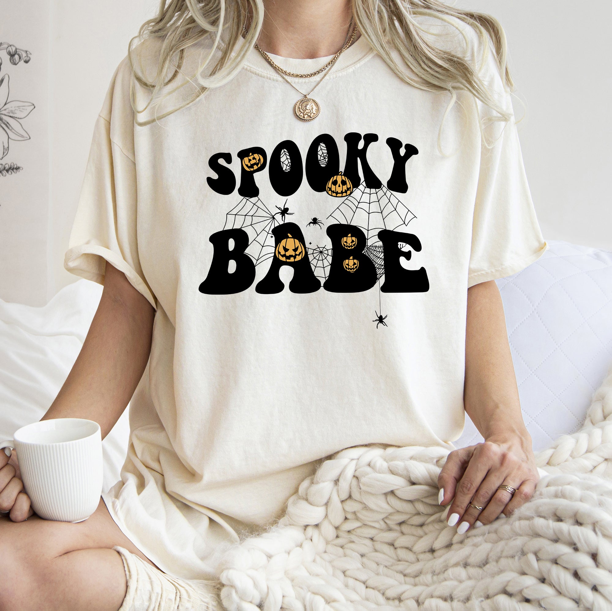Spooky Babe Retro Halloween T-shirt